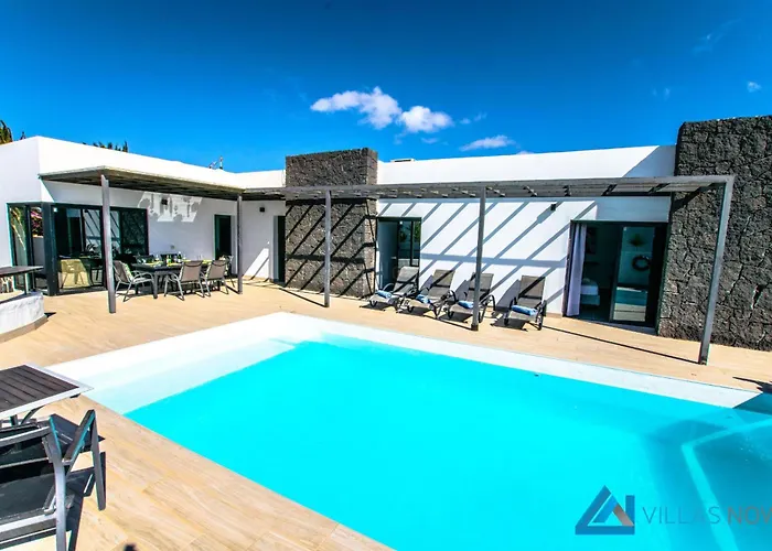 229 - Lanson By Now Ltd * Playa Blanca (Lanzarote)