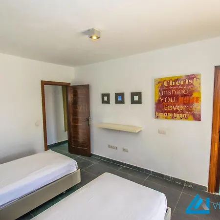 229 - Lanson By Now Ltd * Playa Blanca (Lanzarote)